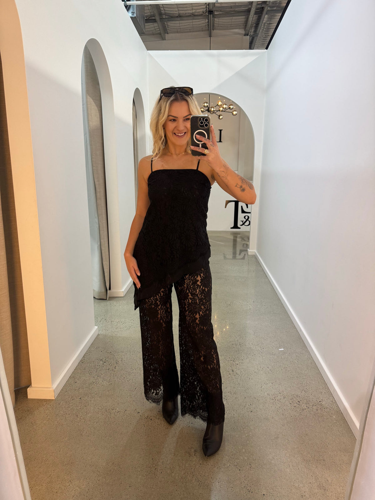 BY FRANKIE / BLACK LACE TOP / 919-1