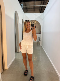 BY FRANKIE / WHITE STITCHED SHORTS / 79-2
